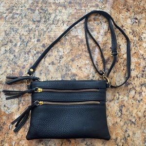Small black handbag w/ strap